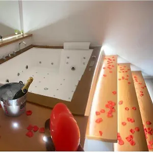 https://orchidea-house.taorminaitalyhotels.com